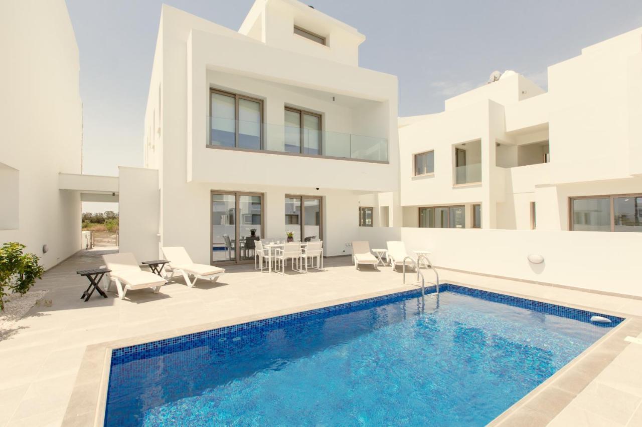 Palm Tree Villas Livadhia Exterior foto